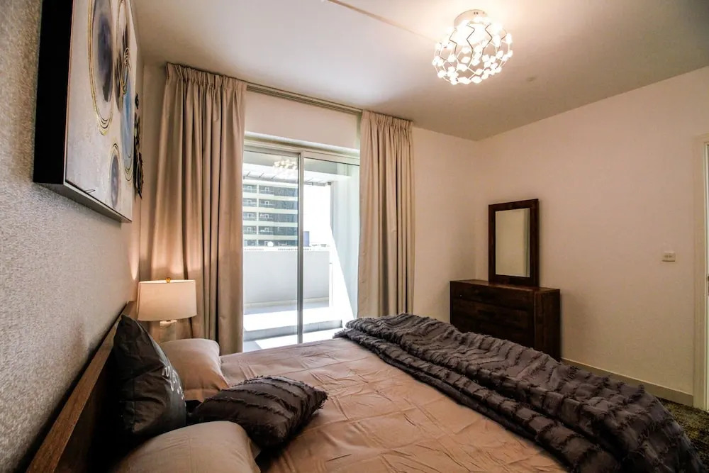 Yogi - Marina Marvel Luxurious 1BR Apt at Al Shera Tower