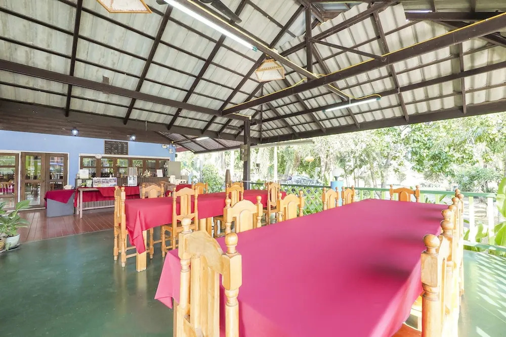 Saensukkho Hotel Resort