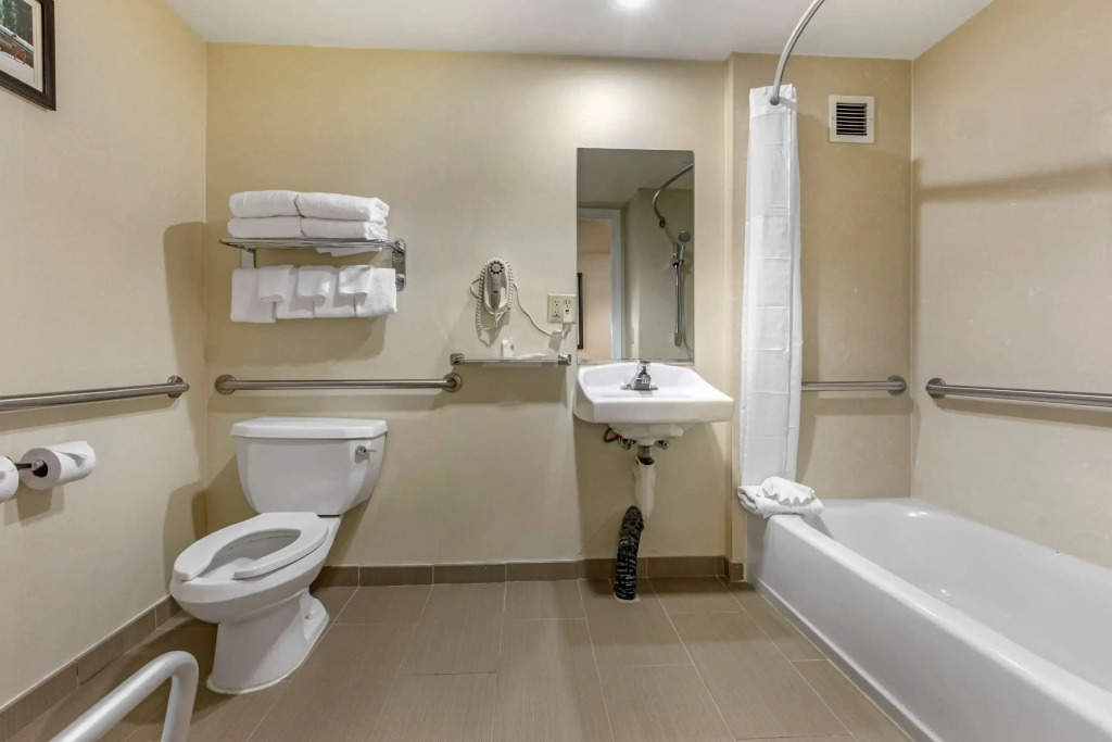 Comfort Suites Visalia - Convention Center
