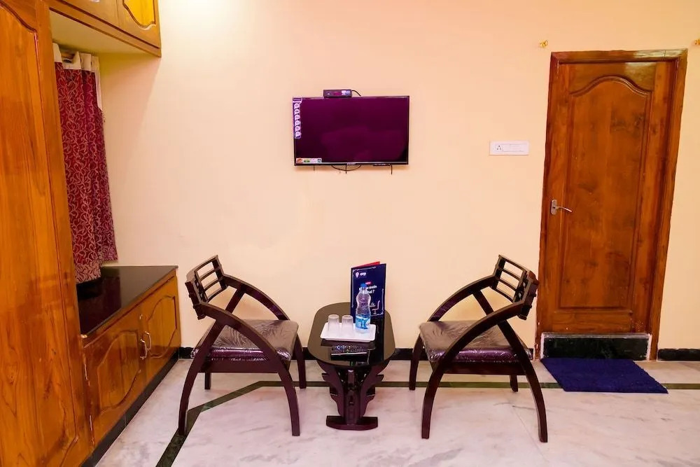 Velaga Inn By OYO Rooms