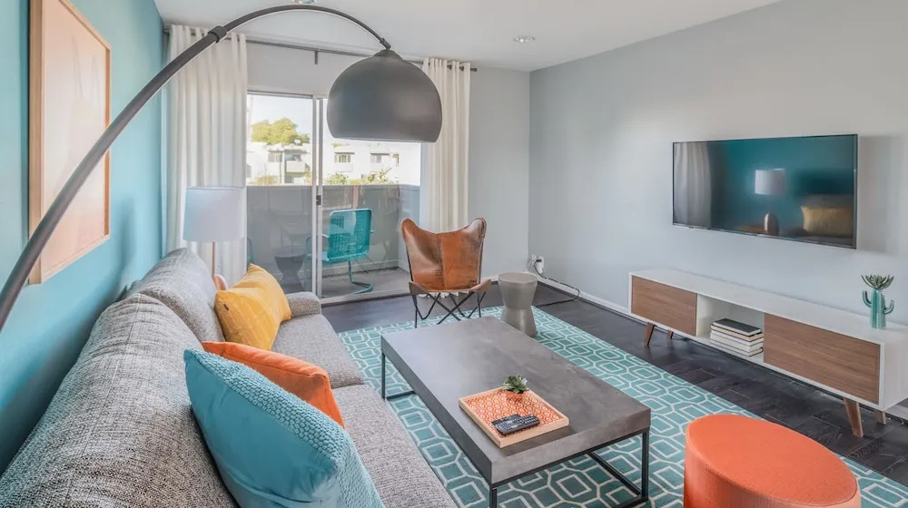 1BR near Fashion Square by WanderJaunt