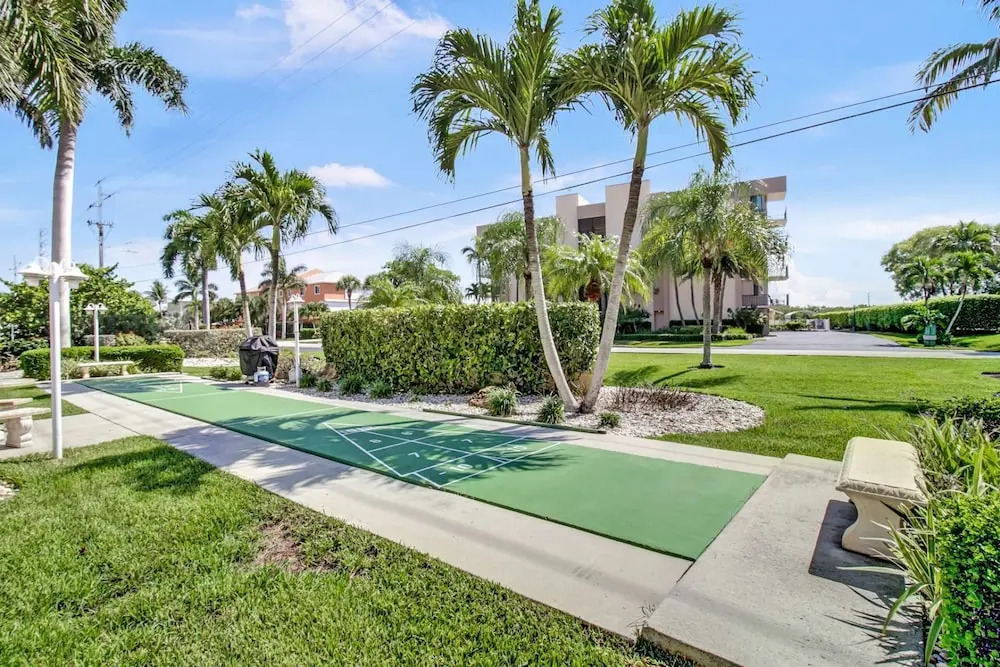 25870 Hickory Blvd #704