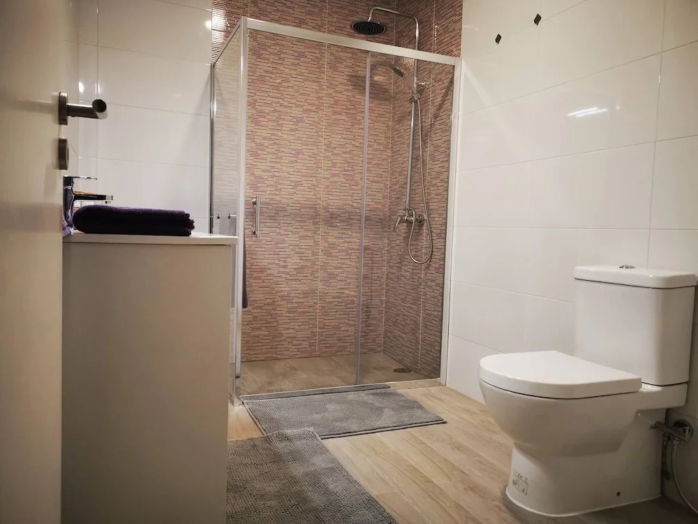 "room in Guest Room - Luxury Room For 6 - Guesthouse"