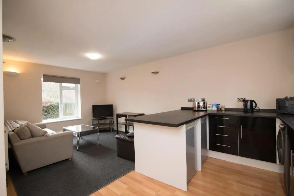 Aston Henry James Courtlands Cosy apartment close to Maidenhead train station
