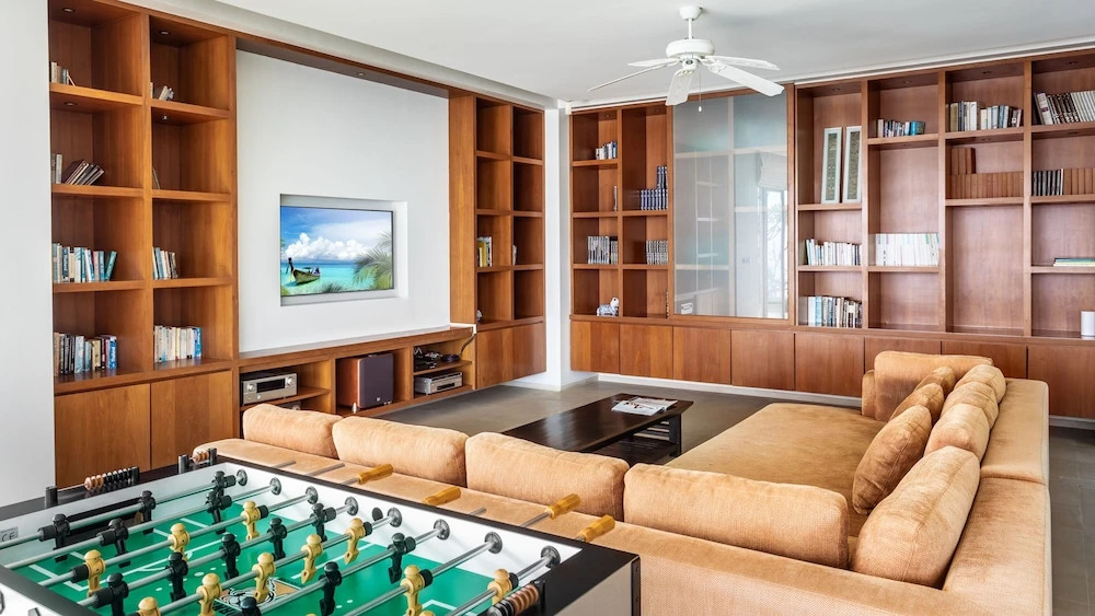 Villa Chelay - Luxury Waterfront Villa