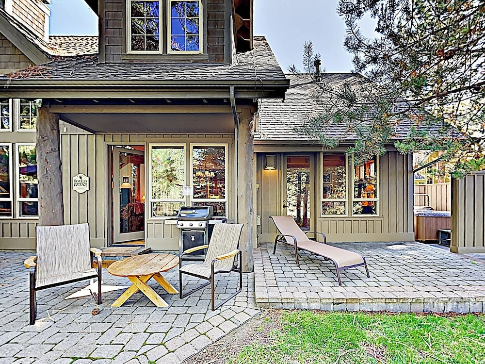 Aquila Lodge W/ Hot Tub & Sharc Access! 3 Bedroom Townhouse