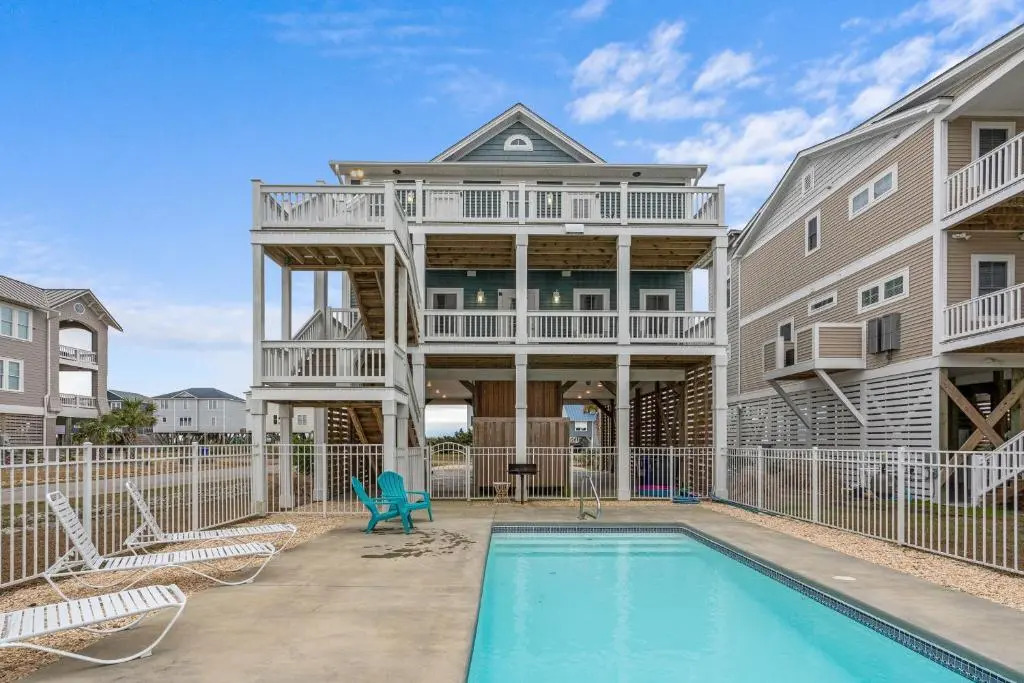 Alpha Breeze by Oak Island Accommodations