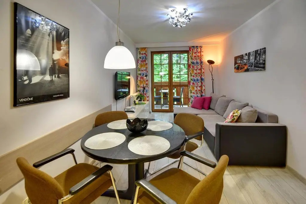 Eleganckie i Stylowe Apartamenty Sun Seasons 24 w Karpaczu z Parkingiem by Noclegi Renters
