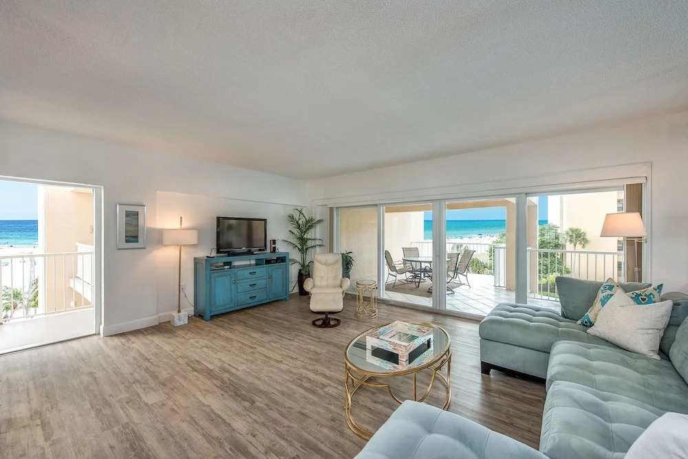 Jamaica Royale - T42 - 2 Br Condo