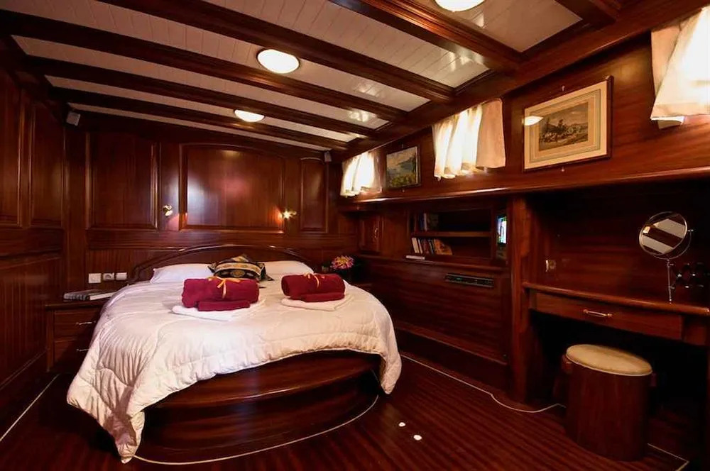 Plaghia Charter Boat&Breakfast