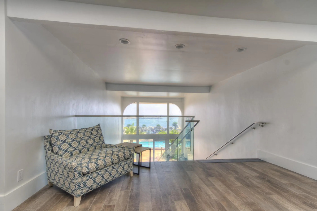Oceanside Marina Suites - A Waterfront Hotel