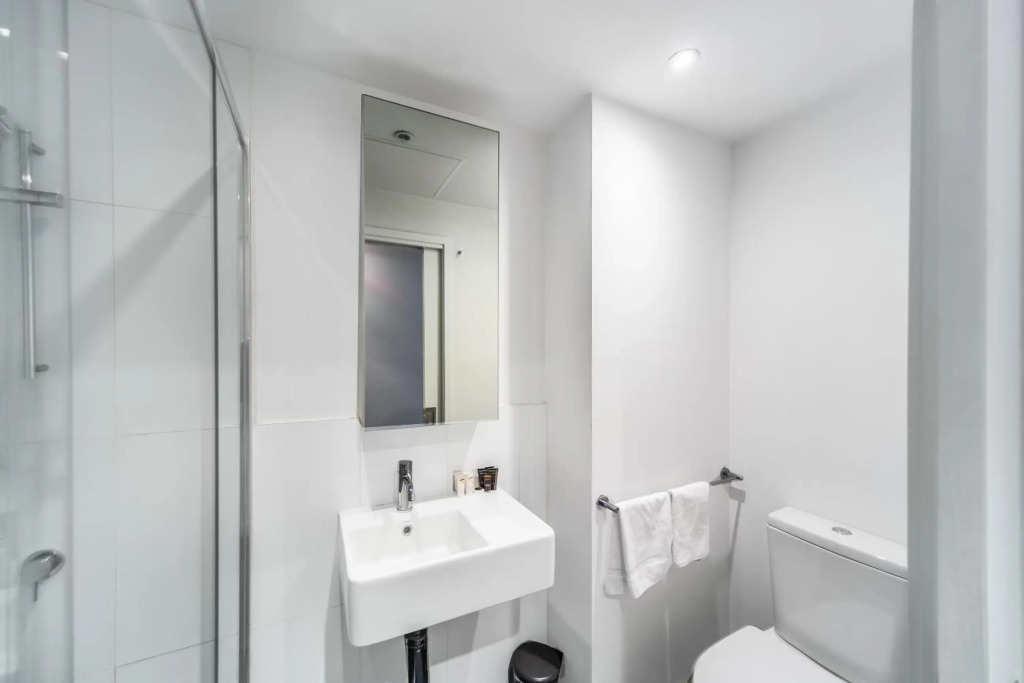 2 Bedroom Apartment with Stunning Views and balcony in Melbourne CBD - Aura