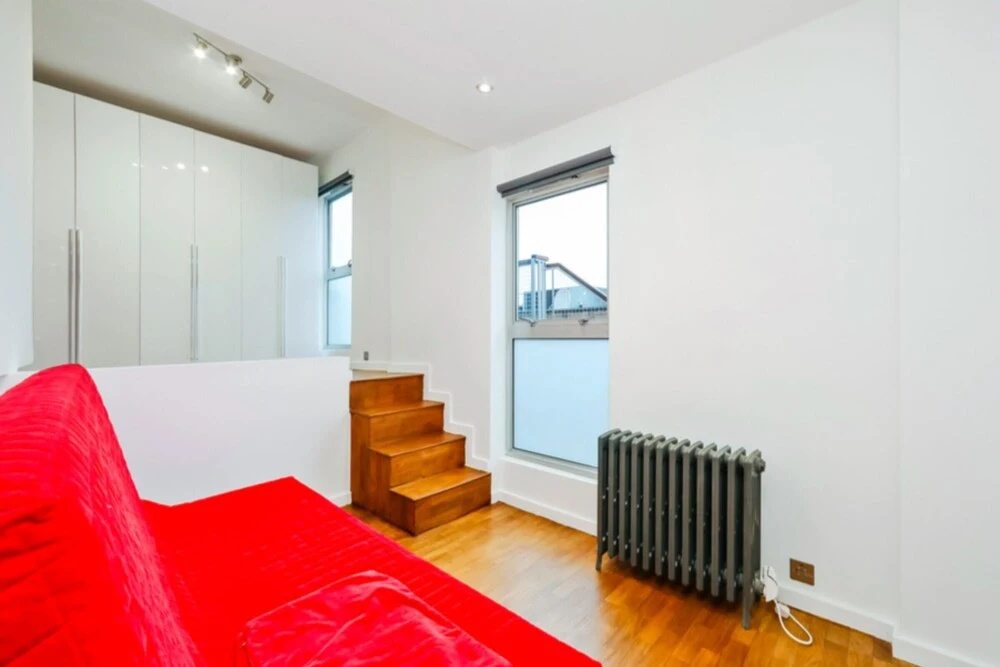 Mod-minimalist Flat w Balcony Sleeps 4 Shoreditch