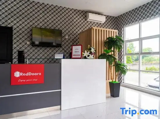 RedDoorz Plus near Teras Kota 3