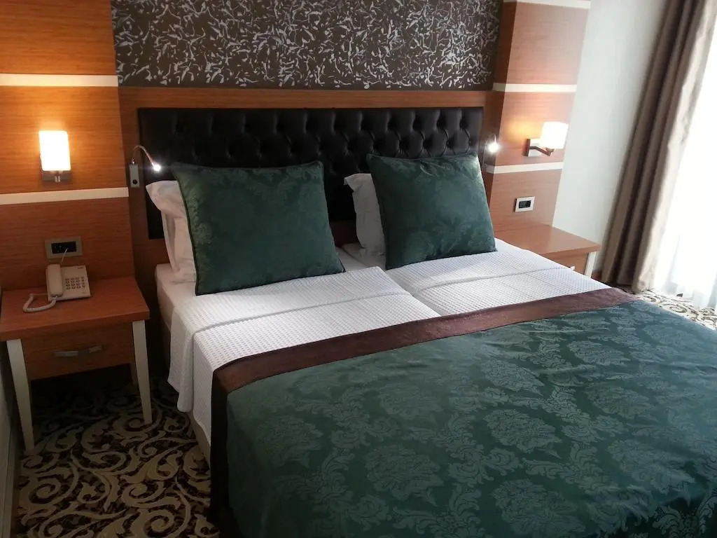 Malahit Exclusive City Hotel