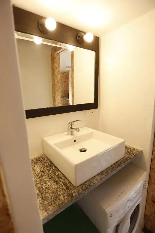 Tiny Apartment Next to Rho Fair Milan with Parking