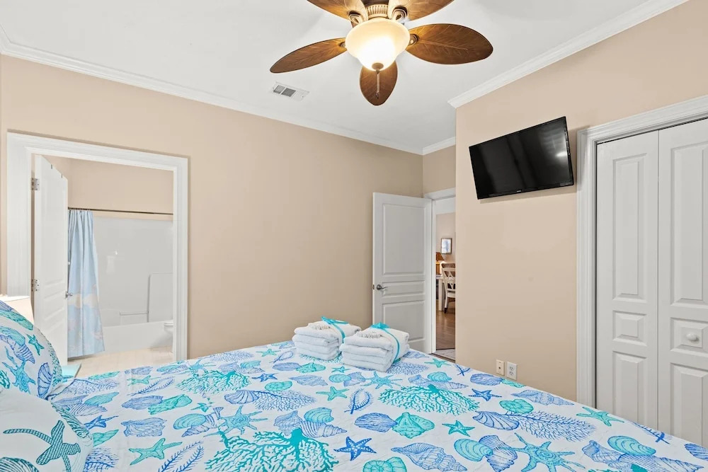 Expertly Decorated Family Home, Steps to Beach w/ a Private Heated Pool & Spa