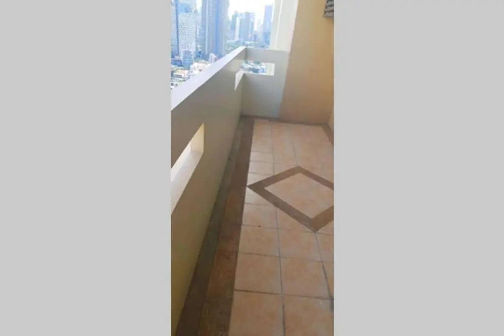 2814 Holistay Manila 2-Bedroom Condo w/ Netflix (with Balcony)