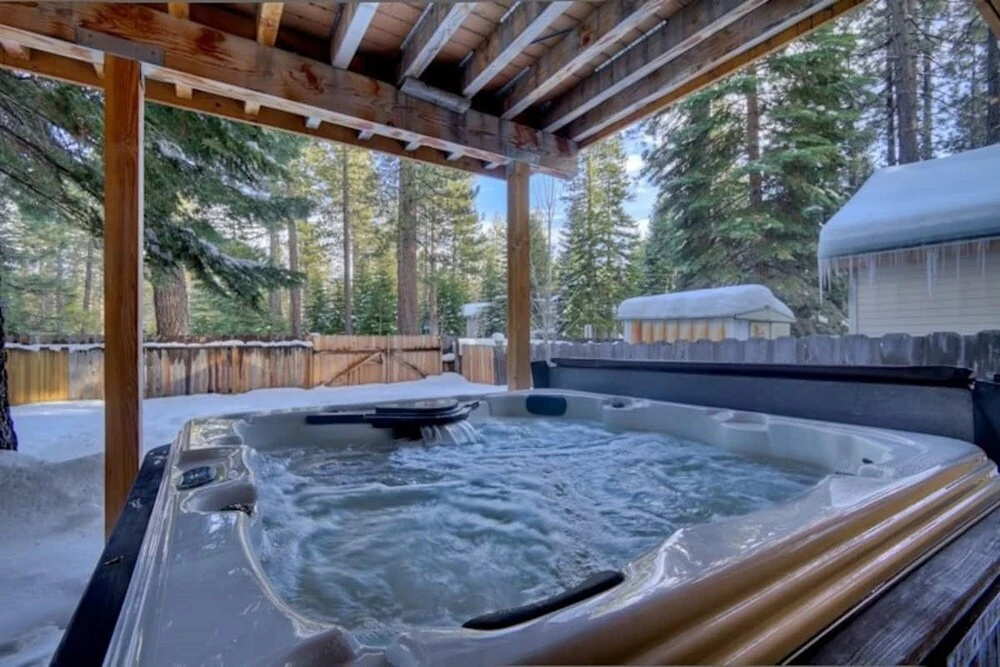 Private Hot Tub, Close to Tahoe's Famous Beaches