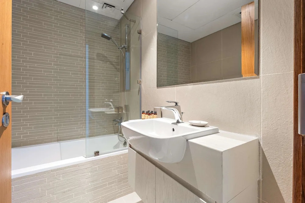 Silkhaus Spacious 2bdr Stay in Julphar Tower