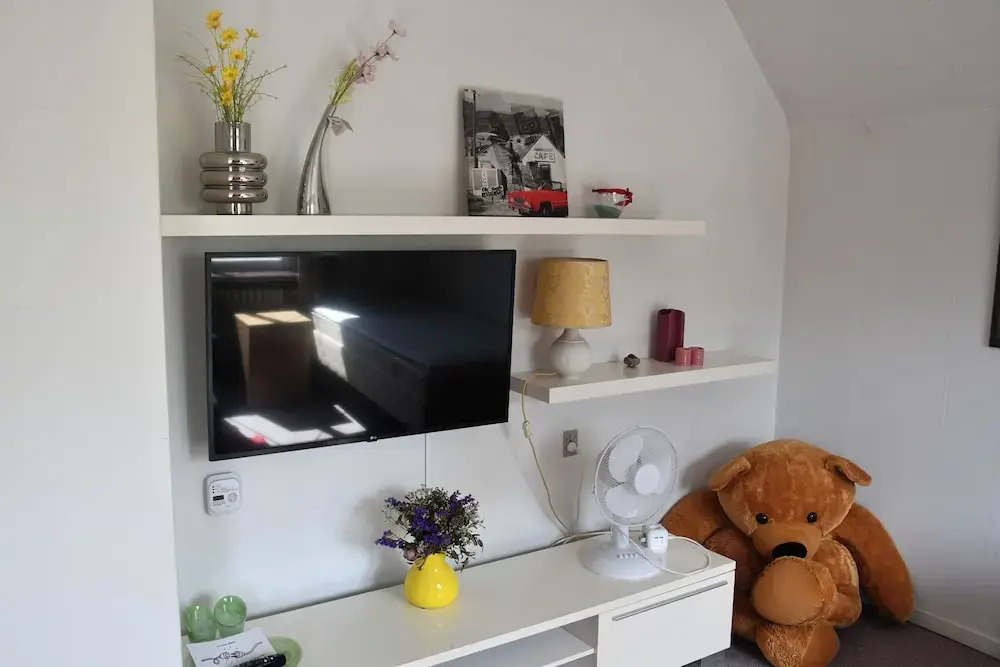 Lovely Town Apartment - Sleeps 5, Parking & Garden