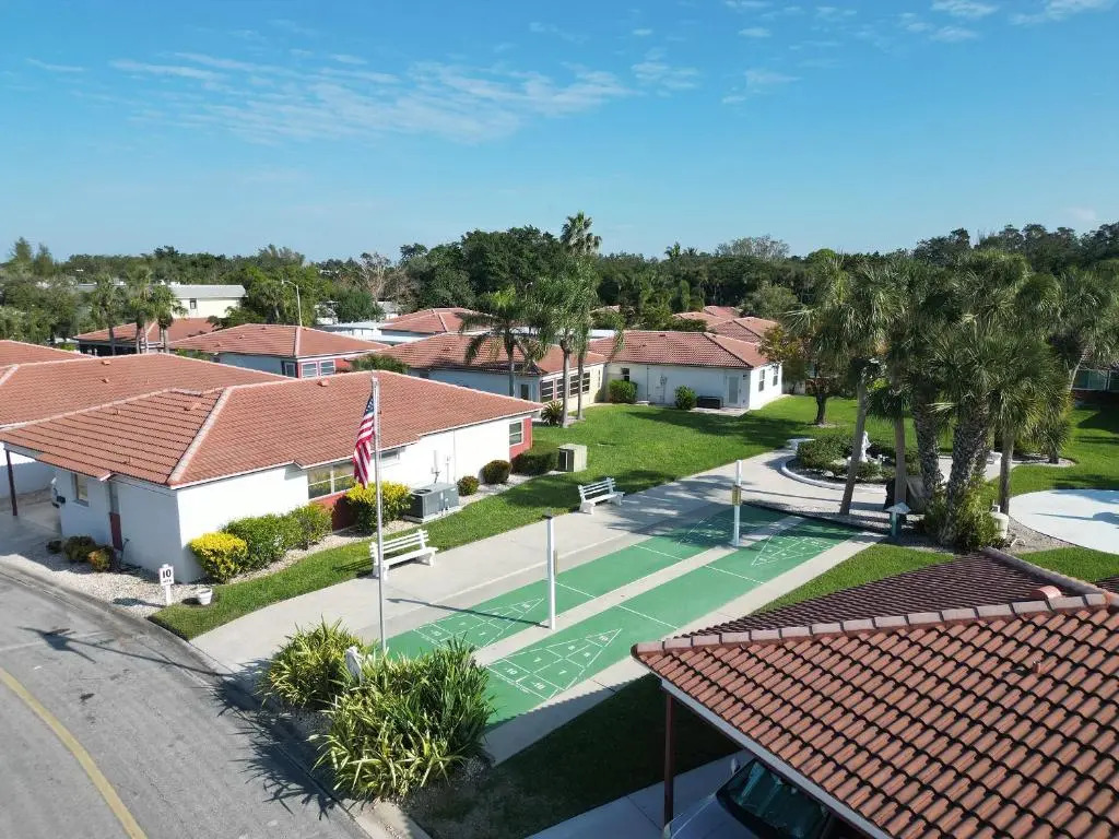 2 Bed 2 Bath Centrally Located