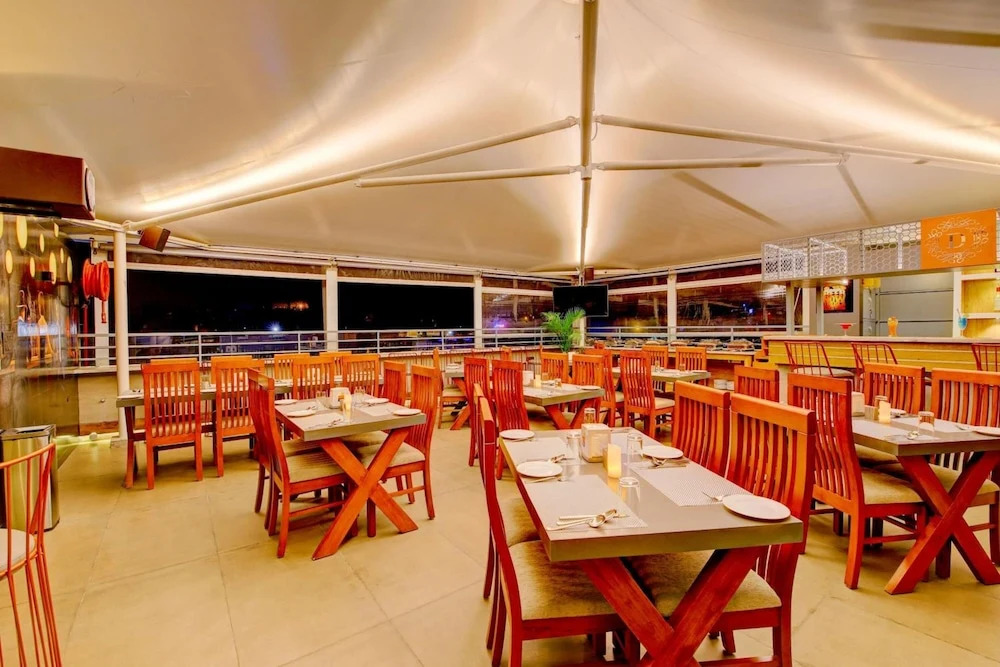 Dhruva Inn