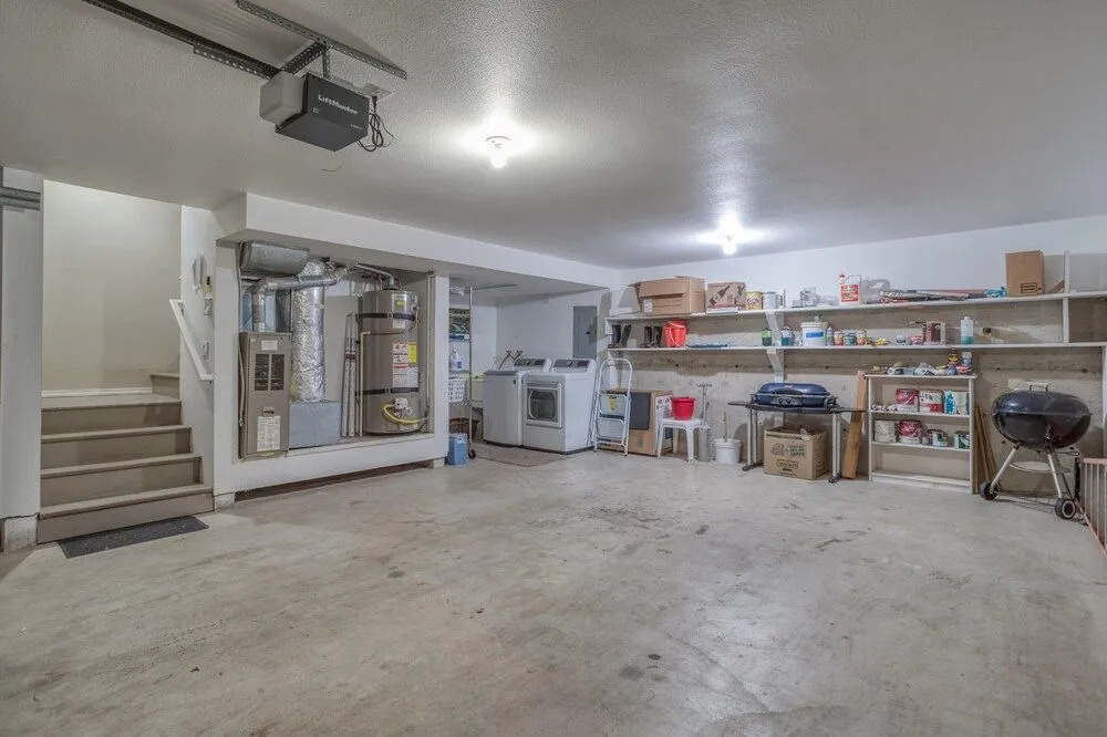 Cozy Gathering Space and Sparkling Amenities - Charming Seaside Haven