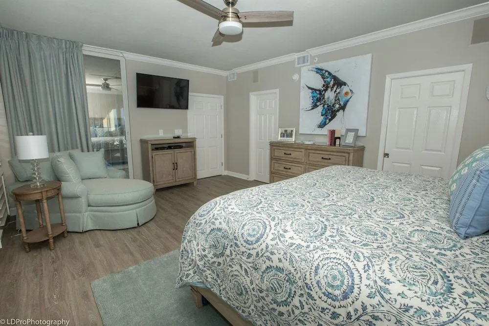 Oceania 405 3 Bedroom Condo by RedAwning