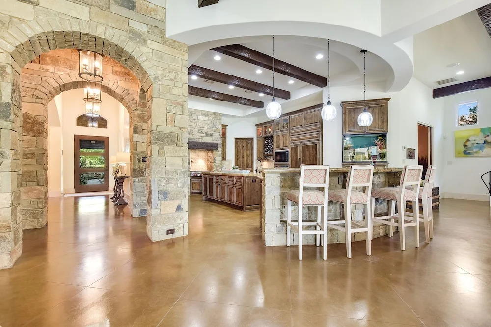 Big View Drive Home 7 Bedrooms 6.5 Bathrooms Home