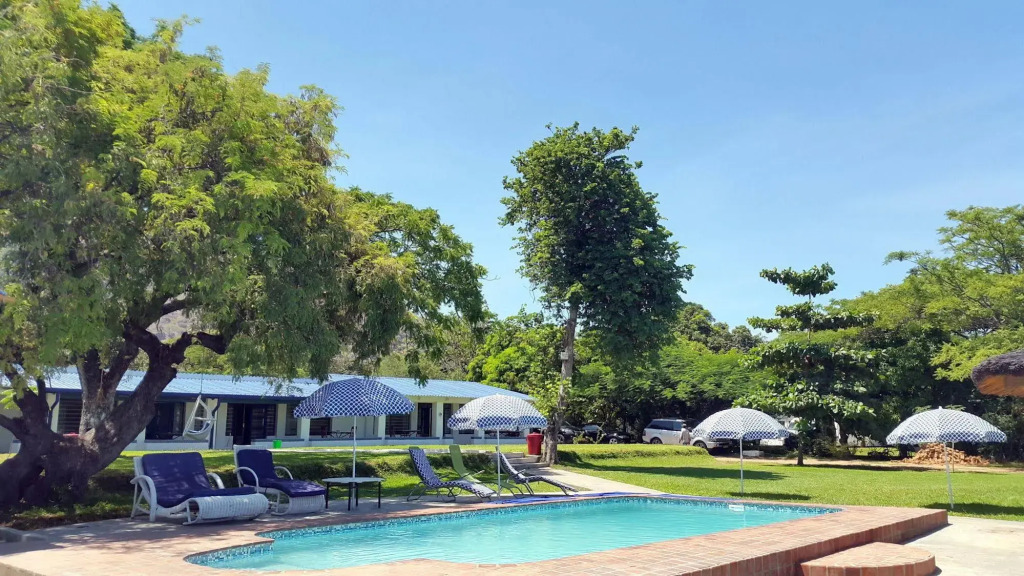 Annies Lodge Cape Maclear