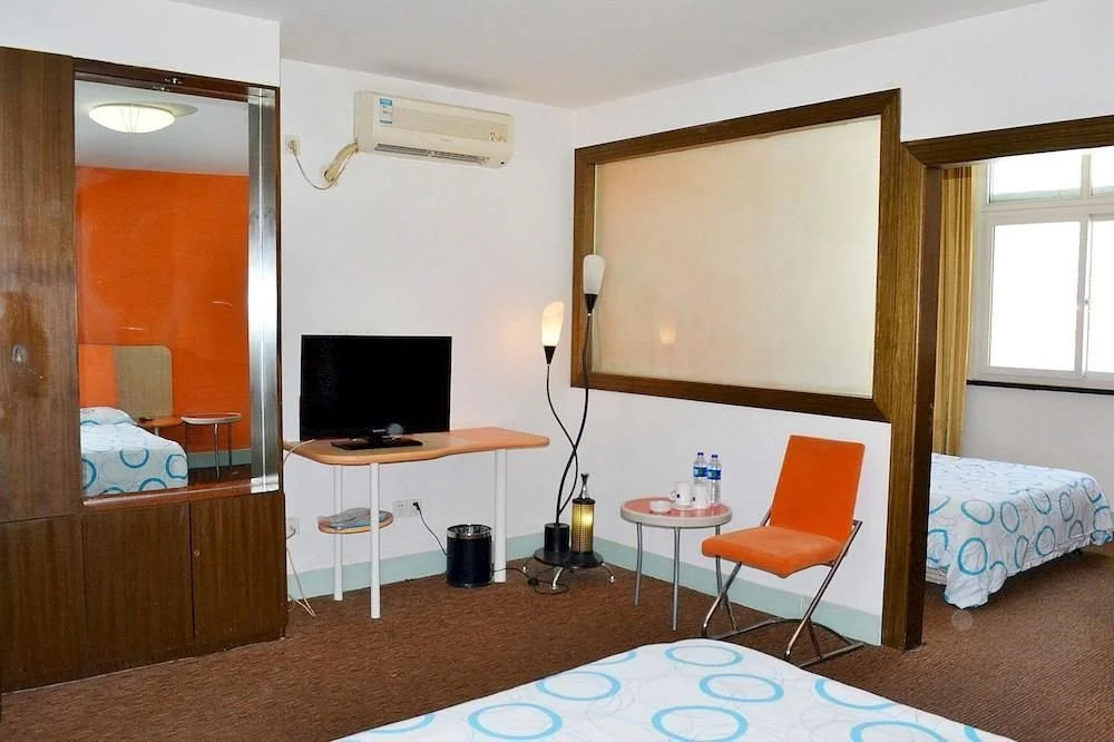 Motel168 East Bai Zhang Road Inn