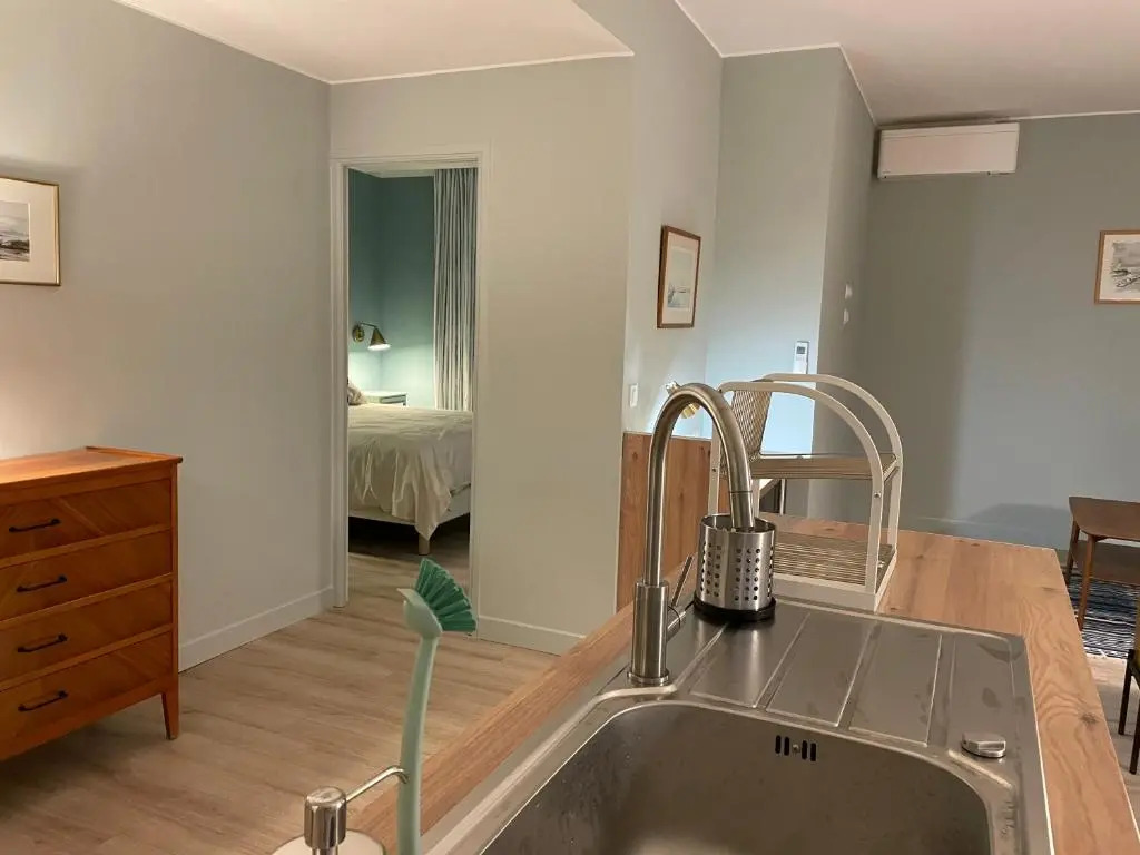 Vue sur rade appartement élégant vaste climatisé étage élevé ascenseur proche parking et toutes commodités au cœur du Toulon historique