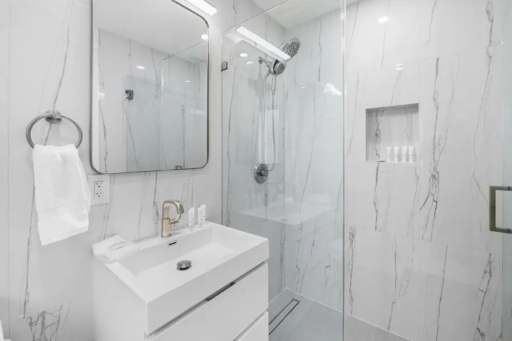 Uhost AI 1BR With Marble Accents Patio