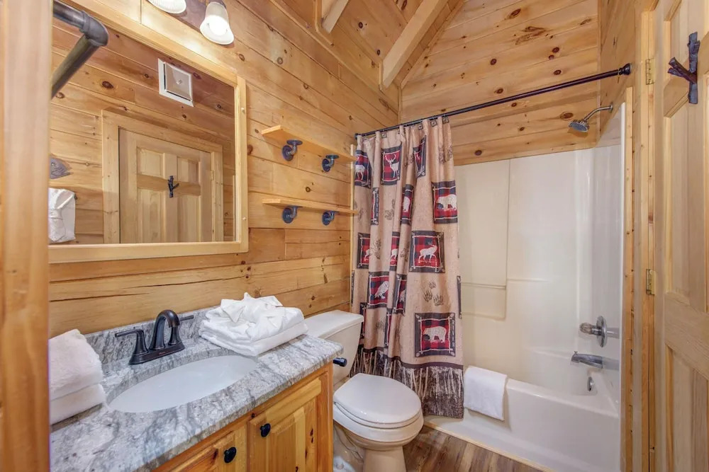 Country Bear Cove - Hot Tub, Games & Deck w/ View