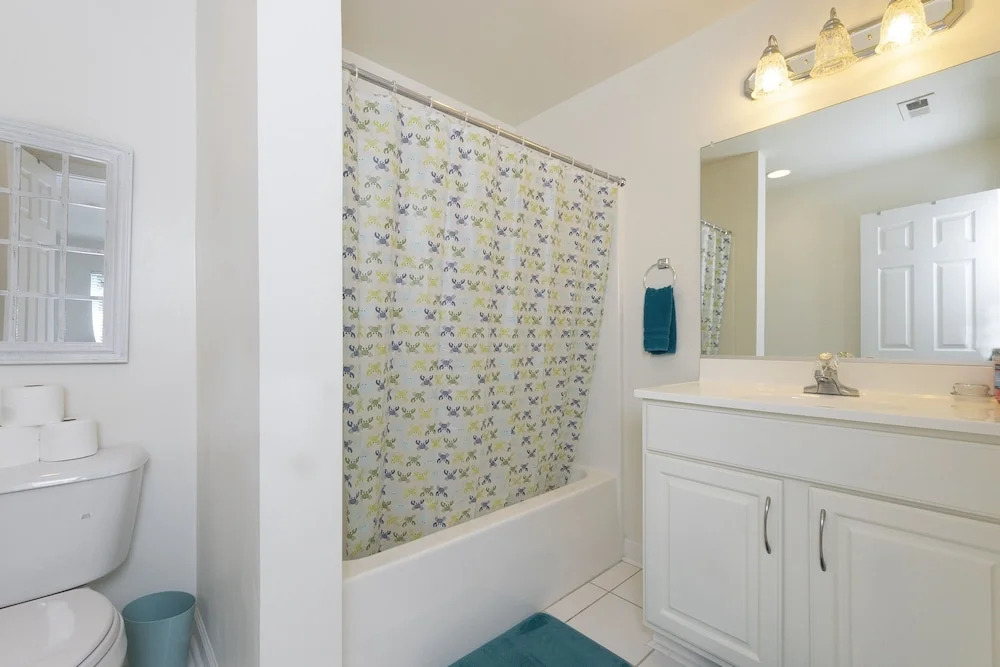 Harbor Delight On The Bay - Private Sandy Beach! 4 Bedroom Home by RedAwning