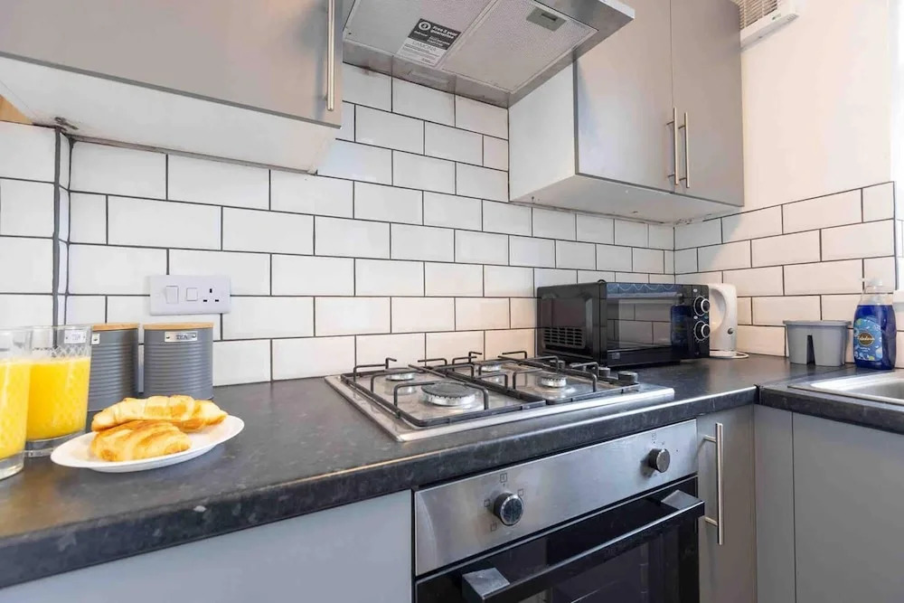 Cosy 3 Bed- Pet Friendly-free Parking-city Centre