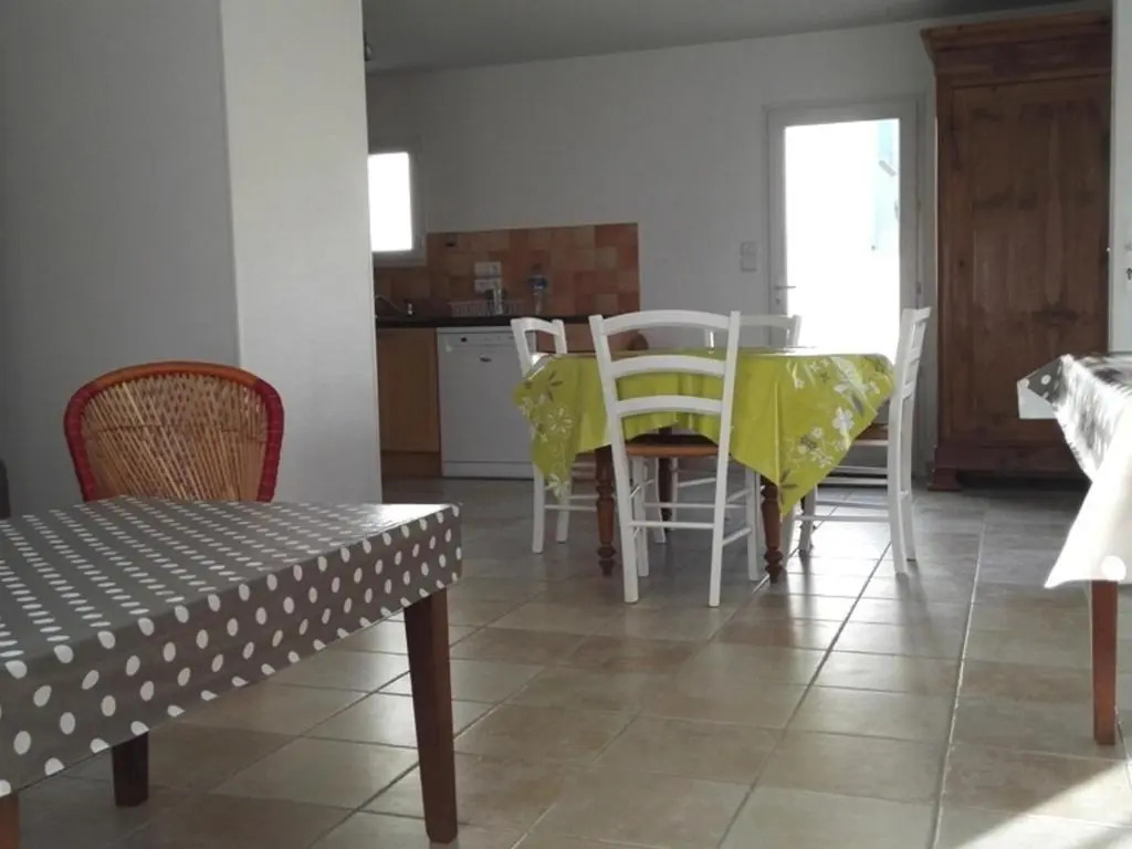 Maison récente et calme, 6 pers, à 400m du centre - FR-1-476-87