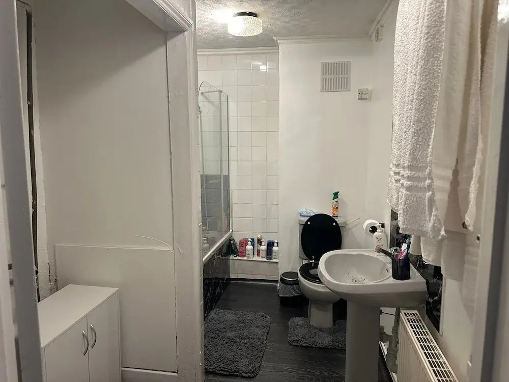 Seaside Stay Sleeps 6 With Pets