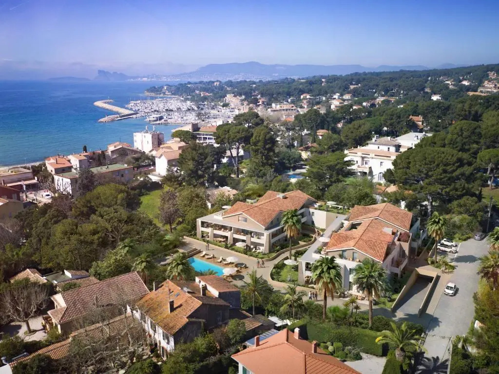 T2 NEUF - TERRASSE ET PISCINE – ACCÈS DIRECT PLAGES ET CENTRE VILLAGE – App 29B -