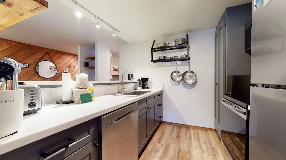 Snowcreek I 11 Remodeled, Mountain Modern with Washer Dryer and Fireplace by RedAwning