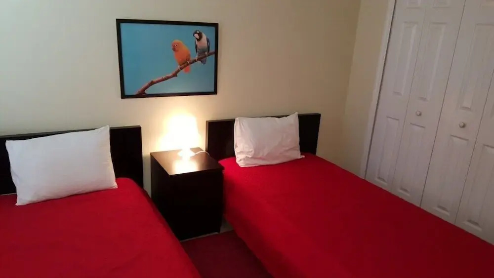 Escape To A 4br, 3ba W/recreation Room 4 Bedroom Villa by Redawning