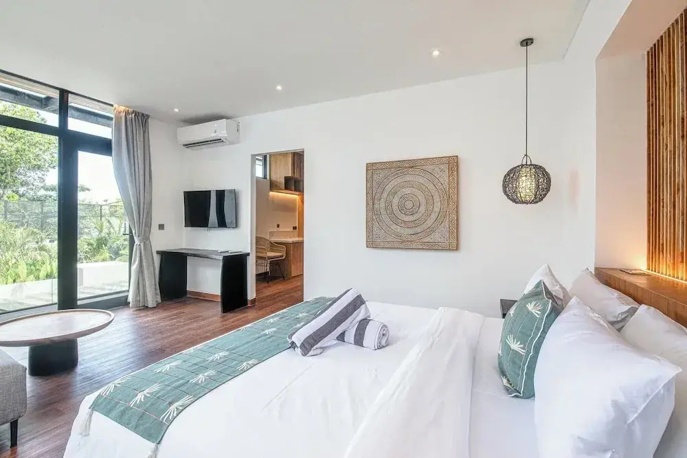 Elegant 5BR Canggu Villa, AC, with water filter