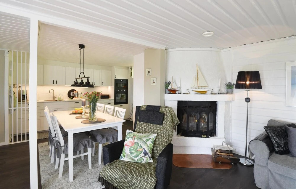 Cozy Home In Hjo With Wifi