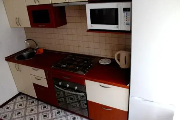 Apartment On Prospekt Kirova з окремими кімнатами та балконом