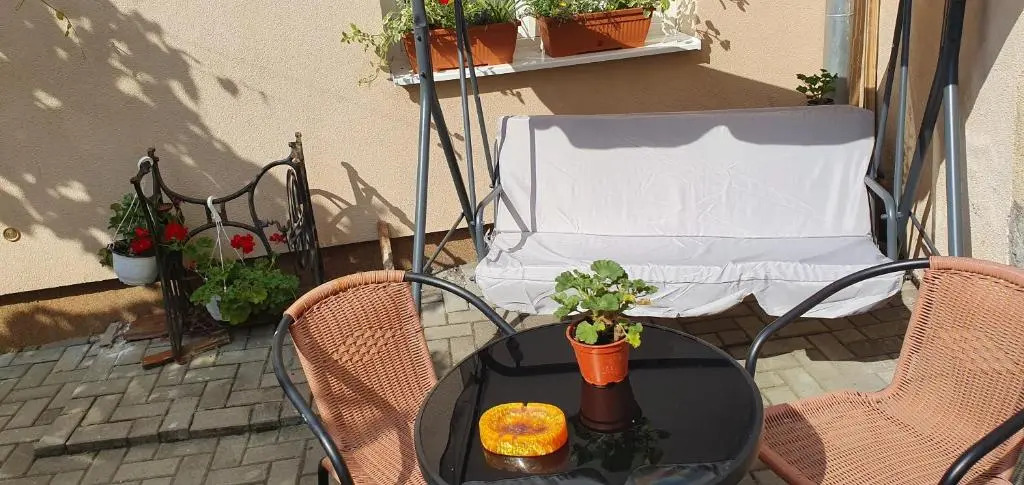 Vintage Apartment - Central 2BDR