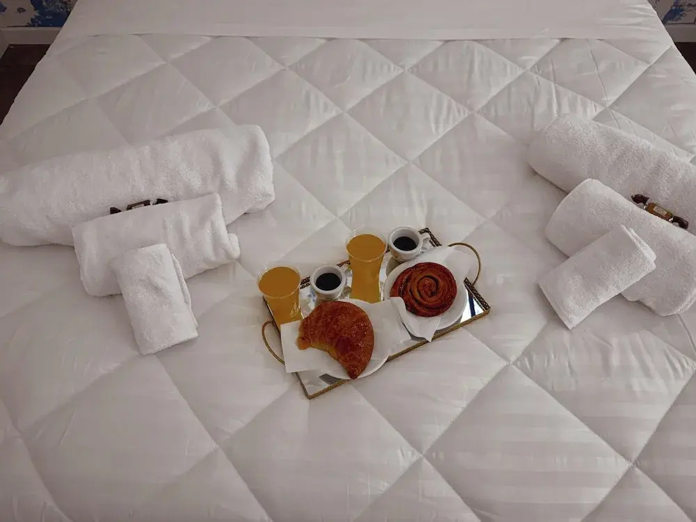 Corona Suite & Rooms