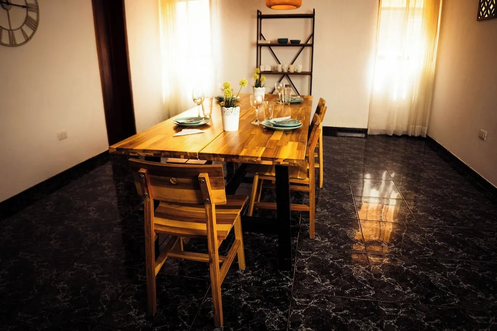 Residenciales H1 & H2 - Breakfast & Room Service - Airport close