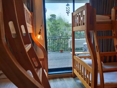 Deqing Qianxi Nianba Youth Hostel