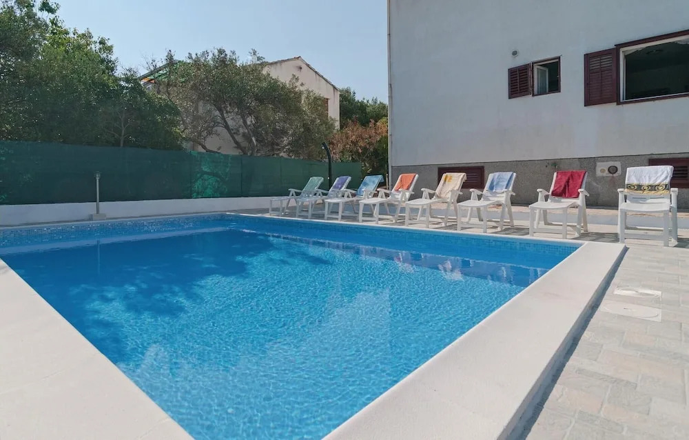 Nice Apartment in Supetar With 3 Bedrooms, Wifi and Outdoor Swimming Pool